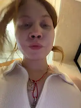 SlavicCandy - flash slutty titties in cafe 😘