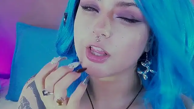 BizzyNoar - Topples and play saliva