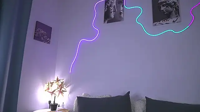 Minty_bite - Make them shine oily hot baby