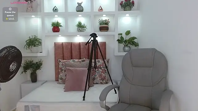 Manuela_giraldo_ - HARD RIDE DILDO