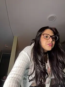 XSelena - fingering pussy