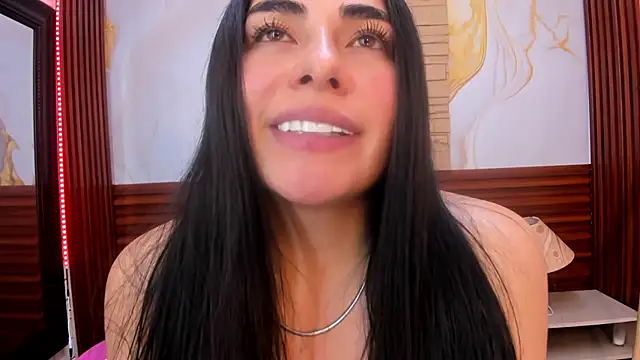 Misssexypri - kisses on Maribel's big butt