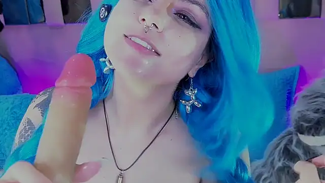 BizzyNoar - Topples and play saliva