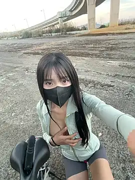 Xiao-Lin - 户外路边脱内衣漏奶1分钟