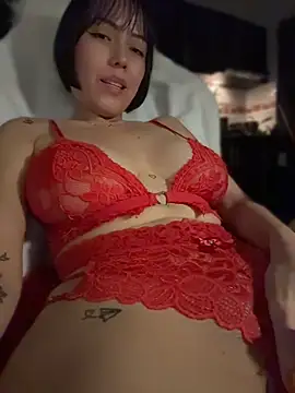 Emmahere - OIL ON MY BODY 😈