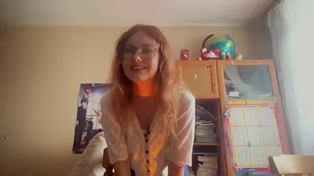 VickyLaperouse - show my tongue
