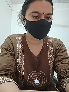 SpasyQueen69 - Olling my boobs