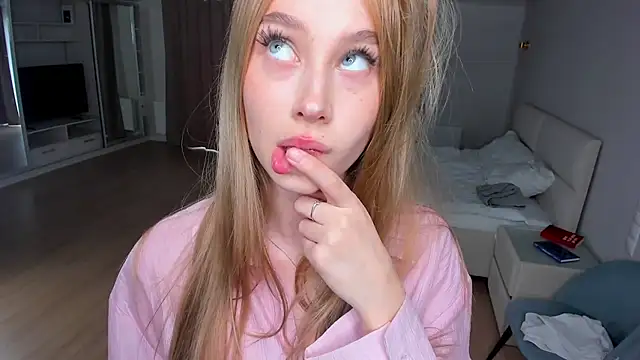 JunieAmert - Pinch nipples + moans
