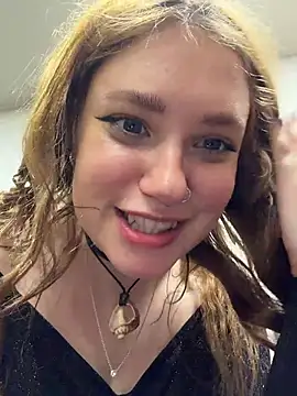 Lucy-joy - moan in public+rub nipples under top