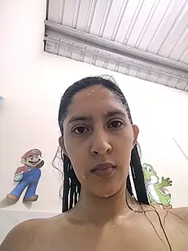 LauraMontaii - DOBLE PENETRADA CON OBJETOS
