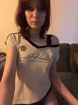 YankiGirl - Squize my tits clous up
