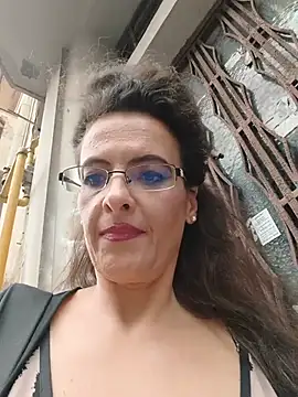 RebeccaNoble - Flash my sexy 😍 bra outside