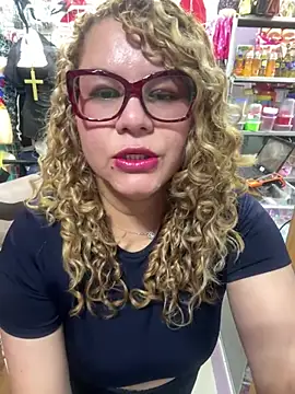 ROSALIASSHOP - SERVING IN A THONG 5 MIN