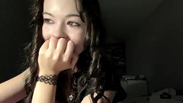 ErlindaHoruath - Eye contact in camera!