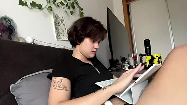HeyFriren - 2 hot naked photo for you :)