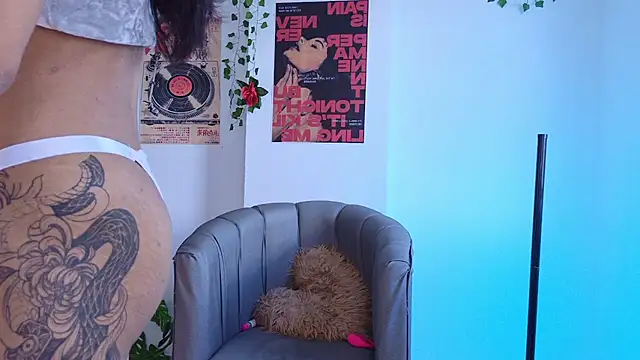 CoralieBronson - Fingering my butt for 5 minutes 💦🥵