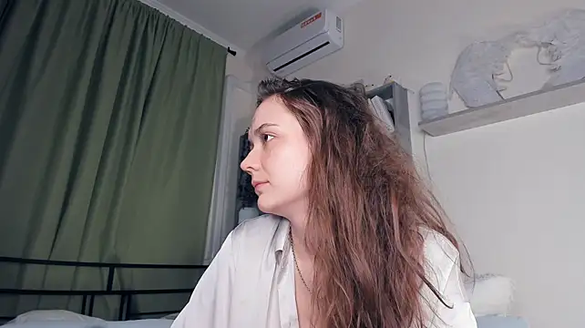 MellisaCerenzia - Show the side of the pussy