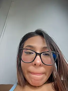 Amira_cute2 - Walking Naked + Control Toy 1 min