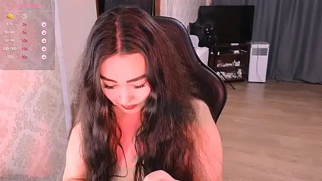 Emma_Uilson - Show me your ass in close-up and oil it.