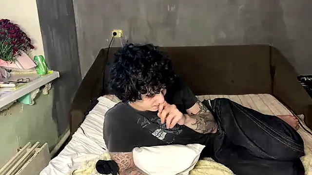 DreamyPair - Nik eats my pussy