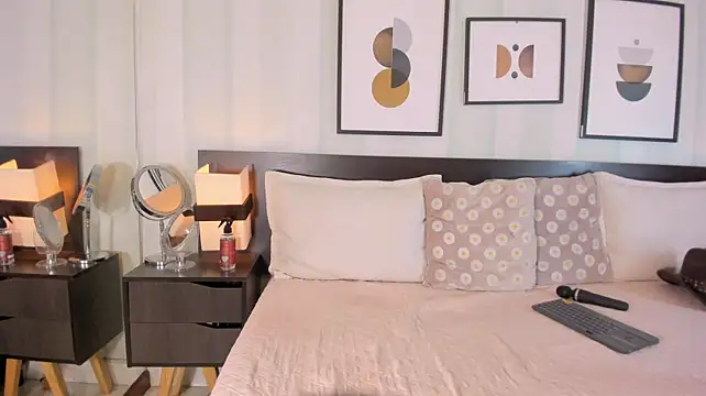 Lexis_Walker - SPREAD ASS CLOSE TO CAM