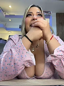 Isabella_horney_ - STRIPTEASE IN PUBLIC STAIRS