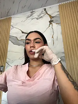 Daniela-sexy - Flash your pussy at the reception desk.