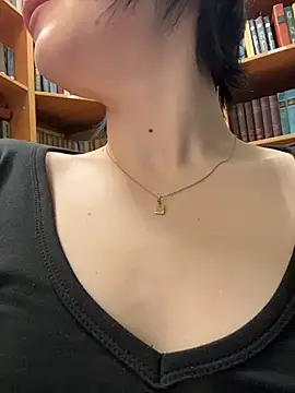 Kitty_sixseven - 1 FINGER IN PUSSY