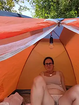 Hotbrunettemass - Nua na floresta 🌳