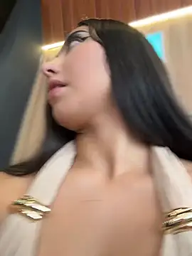 Valentina-gomezz - BIG SQUIRT ON THE TERRACE OF THE MALL