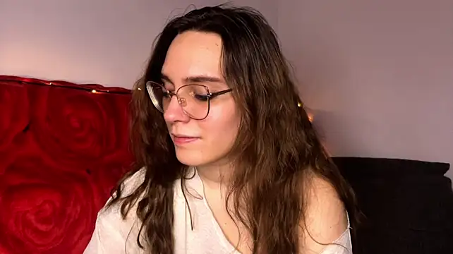 AliKnop - Zrób mi delikatny masaż uda pod spódnicą