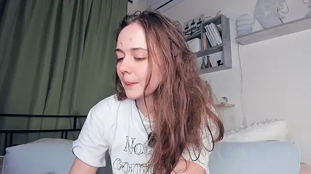 MellisaCerenzia - Show the side of the pussy