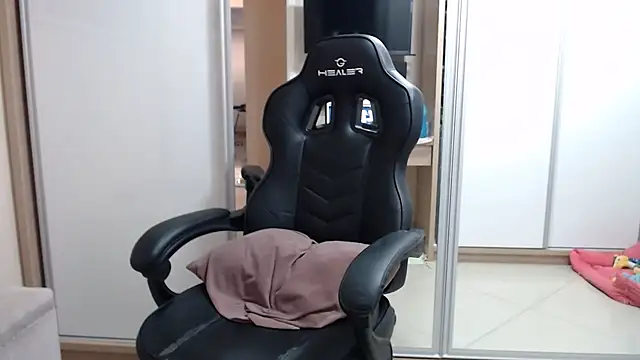 Casadatodasua - PELADINHA COM DILDO