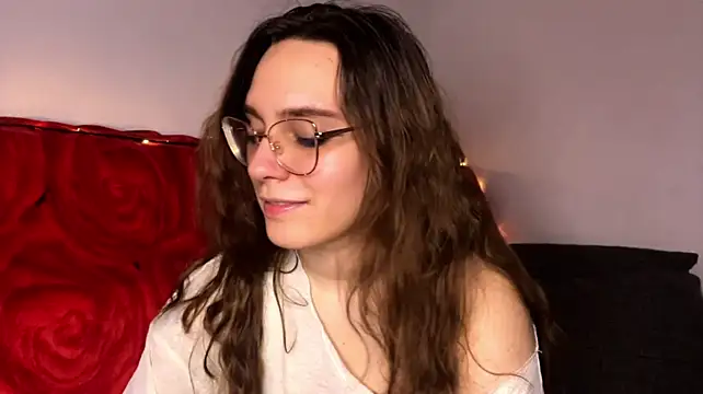 AliKnop - Zrób mi delikatny masaż uda pod spódnicą