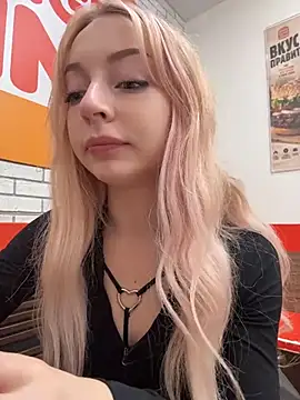 Melissa_grr - STRIPTEASE with OPENED DOOR