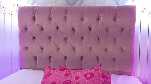 Gabby-Sweet - Two fingers inside pussy