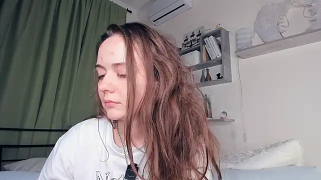 MellisaCerenzia - Show the side of the pussy