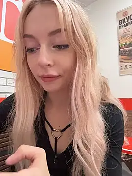 Melissa_grr - SLOPPY DILDO BLOWJOB OPENED DOOR