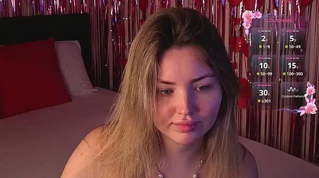 Lora_Rosee - Make Laura's panties wet.💦👅