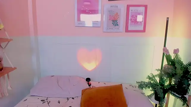 Venus_Rouge - fingering my pussy 😍