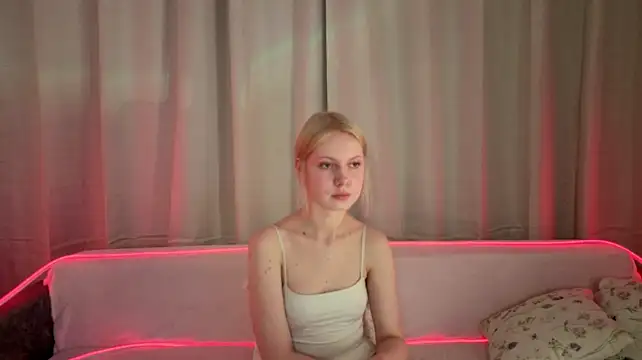 ChelsieAranas - Gently touch my neck