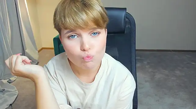 IsabelTelle - Look in my eyes so close!