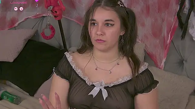 LolaButtie - TITS TEASE