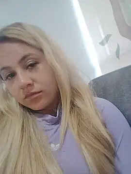 Angelwhite_25 - Show tits