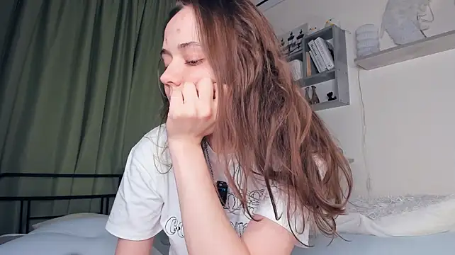 MellisaCerenzia - Show the side of the pussy
