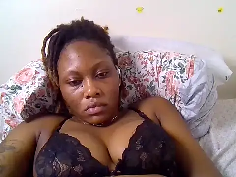 Missprettydoll - show pussy