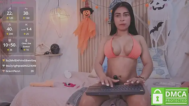 Alisson_foxxy - Tease tits under bra 🍒