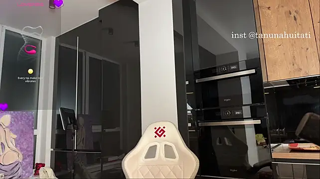 YummyTati - PLAY WITH ASS