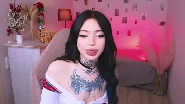 Emma_Kirks - neck in a glitor