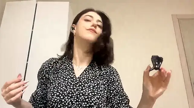ElenoreNaughton - Reach my tongue to your nose